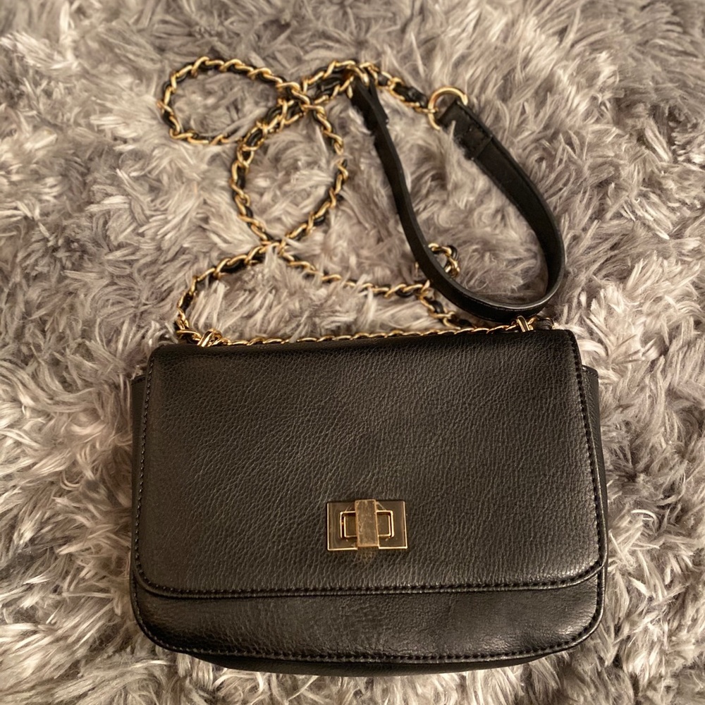 Forever 21 crossover black bag